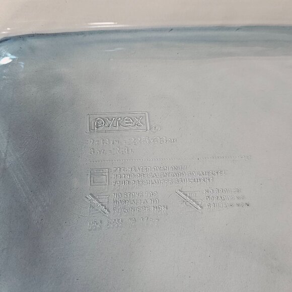 Pyrex Easy Grab Cake Pan 3qt Atlantic blue lrg handle colorful kitchen bakware - Picture 3 of 4